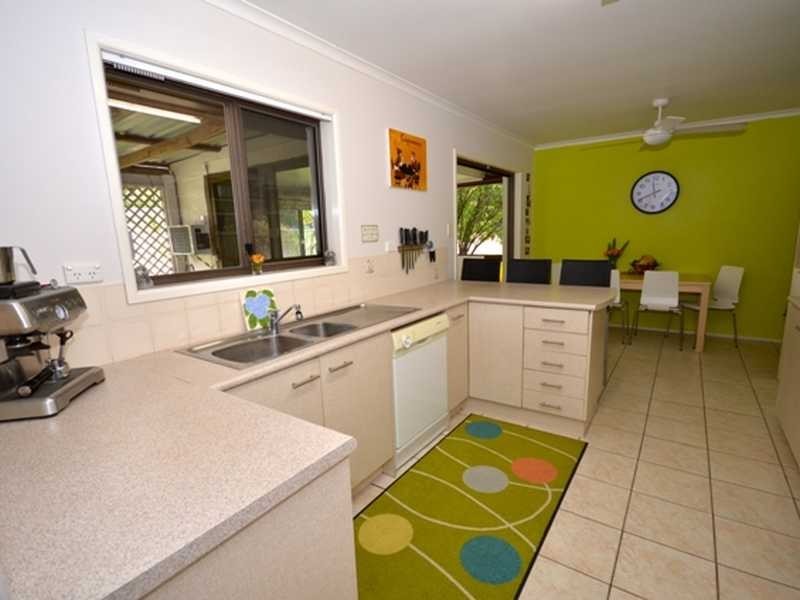 3 Jeanette Ave, Springwood QLD 4127