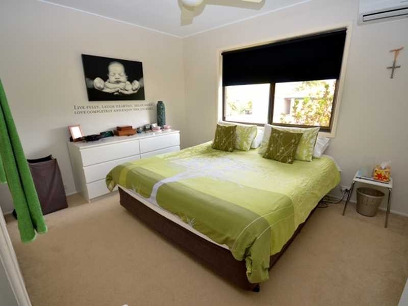 3 Jeanette Ave, Springwood QLD 4127