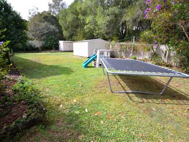 3 Jeanette Ave, Springwood QLD 4127