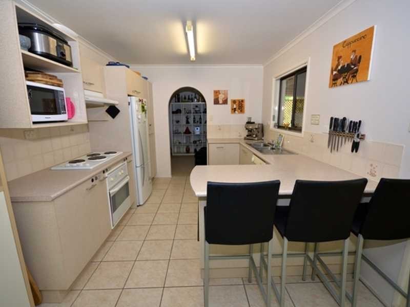 3 Jeanette Ave, Springwood QLD 4127