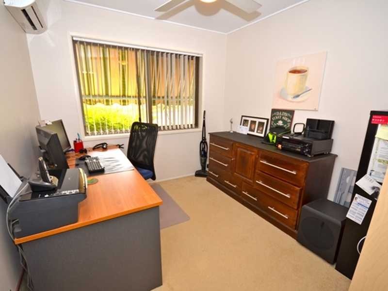 3 Jeanette Ave, Springwood QLD 4127