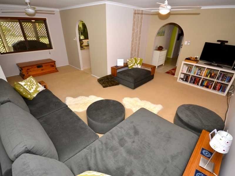 3 Jeanette Ave, Springwood QLD 4127