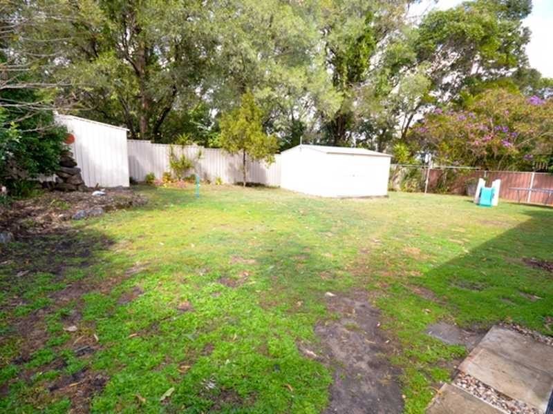 3 Jeanette Ave, Springwood QLD 4127