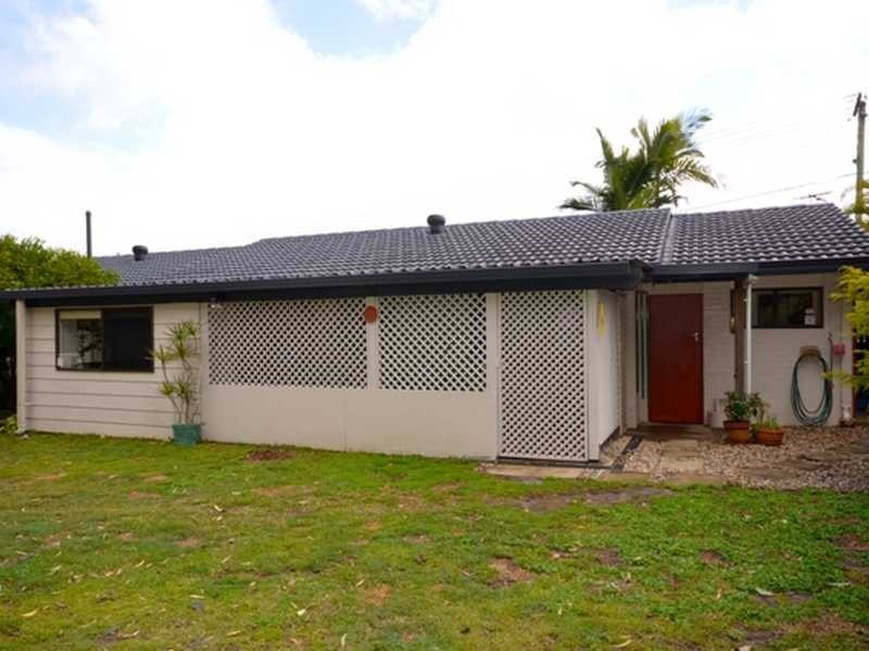 3 Jeanette Ave, Springwood QLD 4127