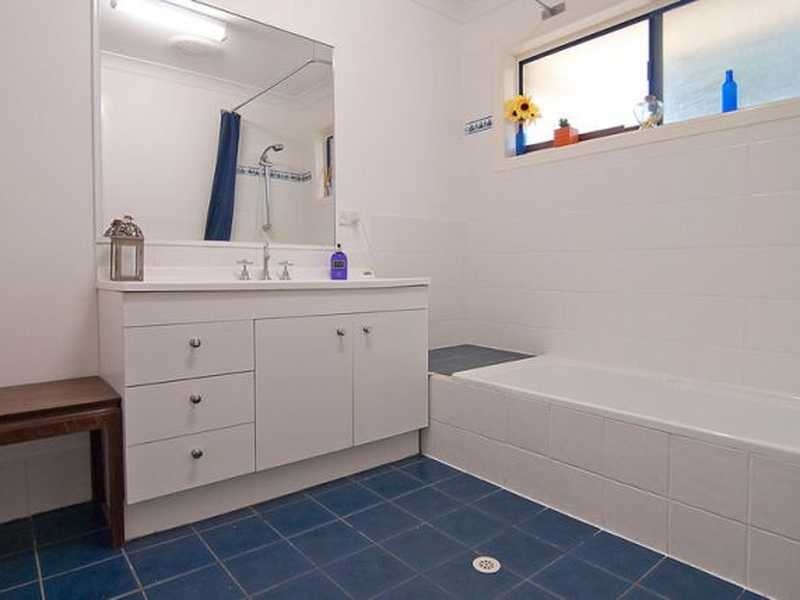 7 Shoalhaven Ave, Springwood QLD 4127