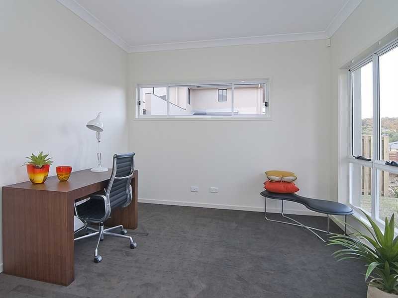 30 Dennis Vale Drive, Daisy Hill QLD 4127