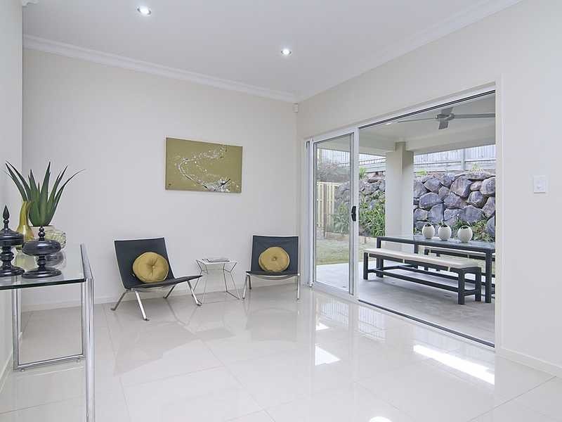 30 Dennis Vale Drive, Daisy Hill QLD 4127