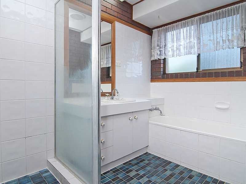 26 Shoalhaven Ave, Springwood QLD 4127