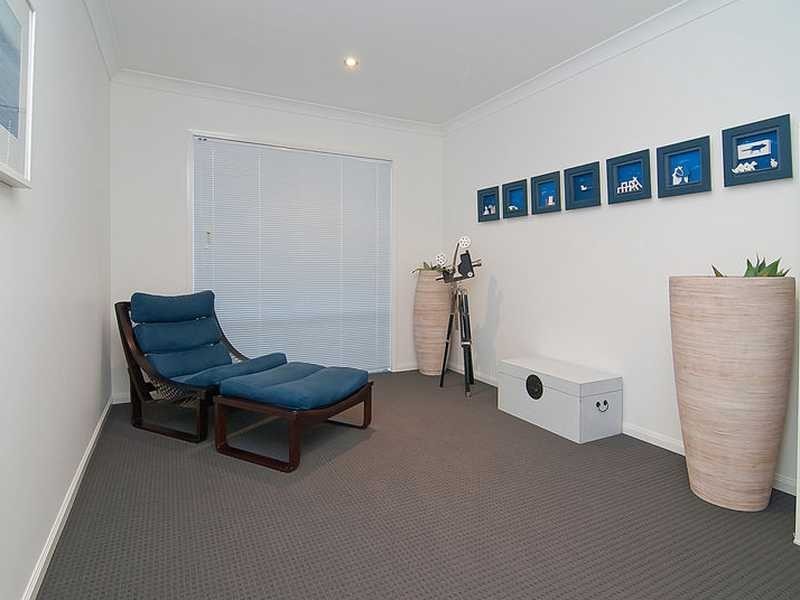 15 Dennis Vale Drive, Daisy Hill QLD 4127