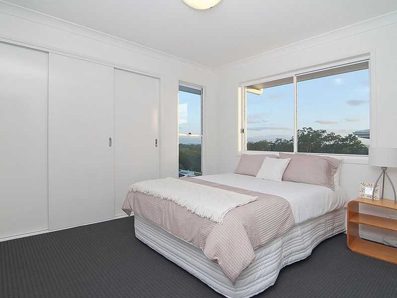 15 Dennis Vale Drive, Daisy Hill QLD 4127