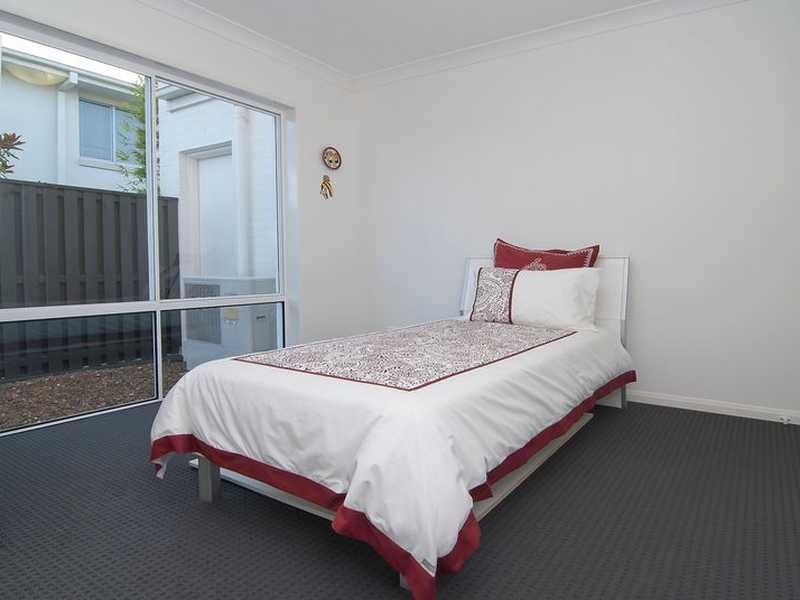 15 Dennis Vale Drive, Daisy Hill QLD 4127