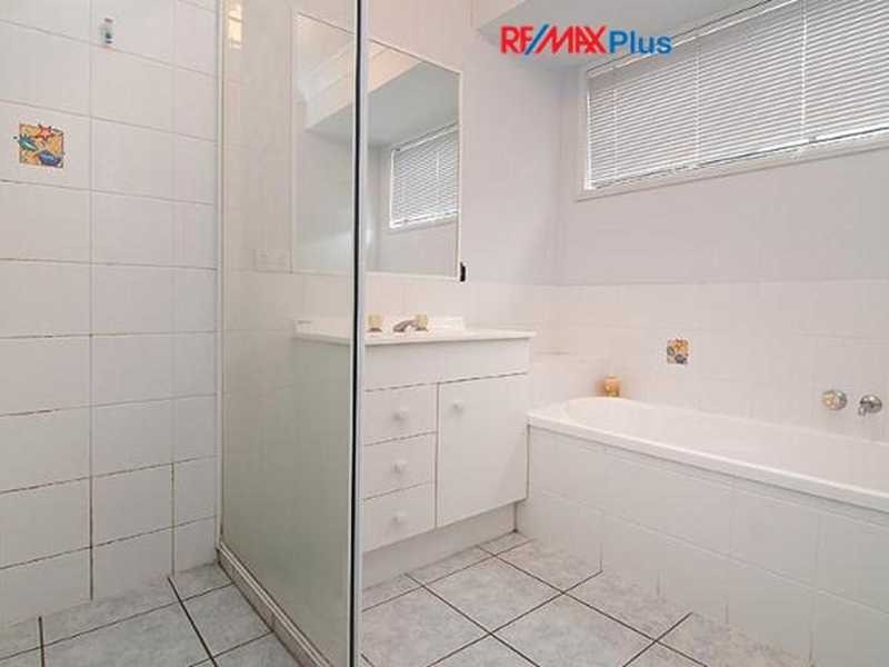 10 Lake Breeze Drive, Loganholme QLD 4129