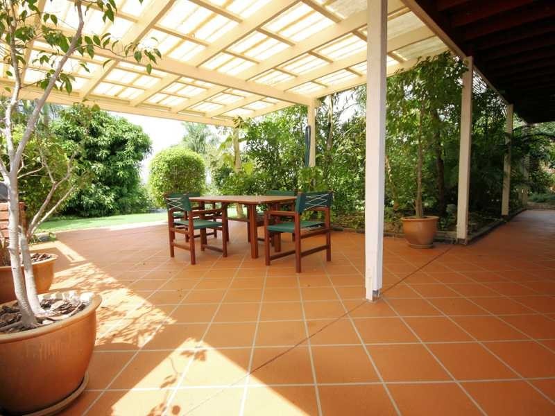 13 Edgehill Cr, Springwood QLD 4127
