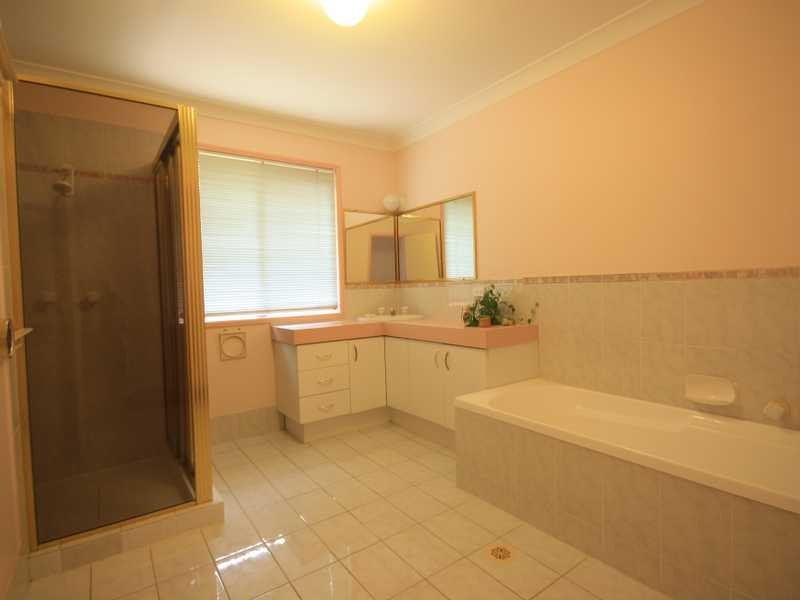 13 Edgehill Cr, Springwood QLD 4127
