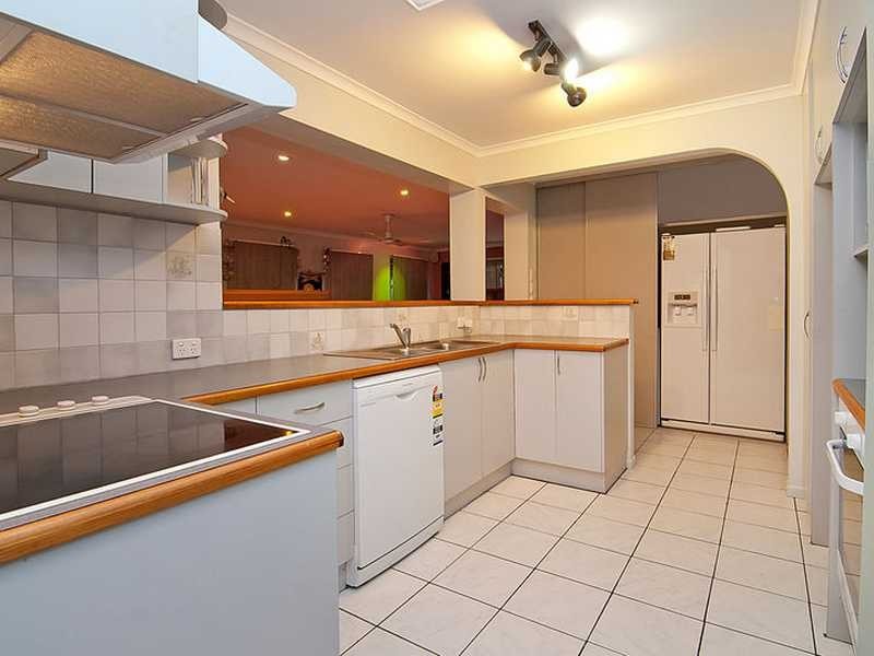 13 Hawdon Crescent, Springwood QLD 4127