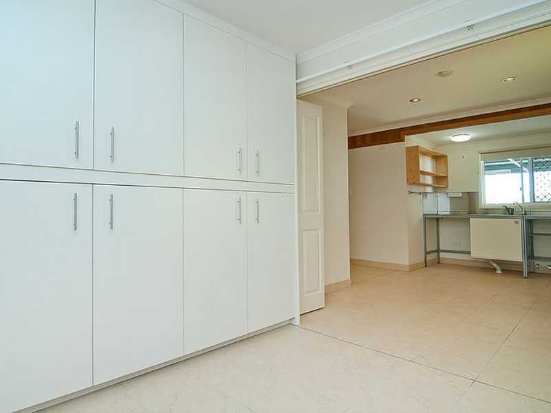 68 Chatswood Road, Springwood QLD 4127