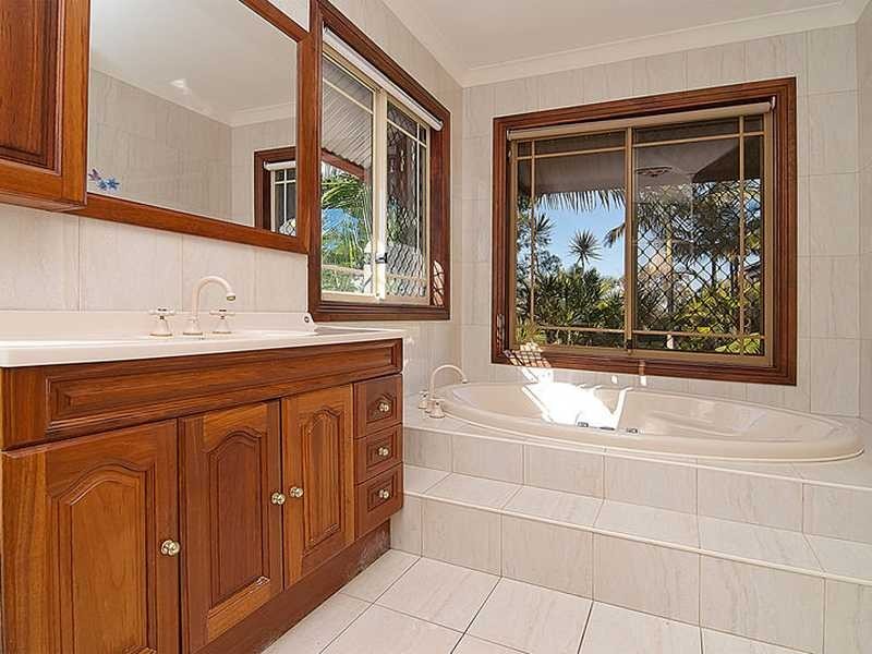 18-20 Hillview Crescent, Bahrs Scrub QLD 4207