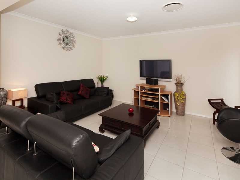 8 Nanny Shailer Street, Daisy Hill QLD 4127