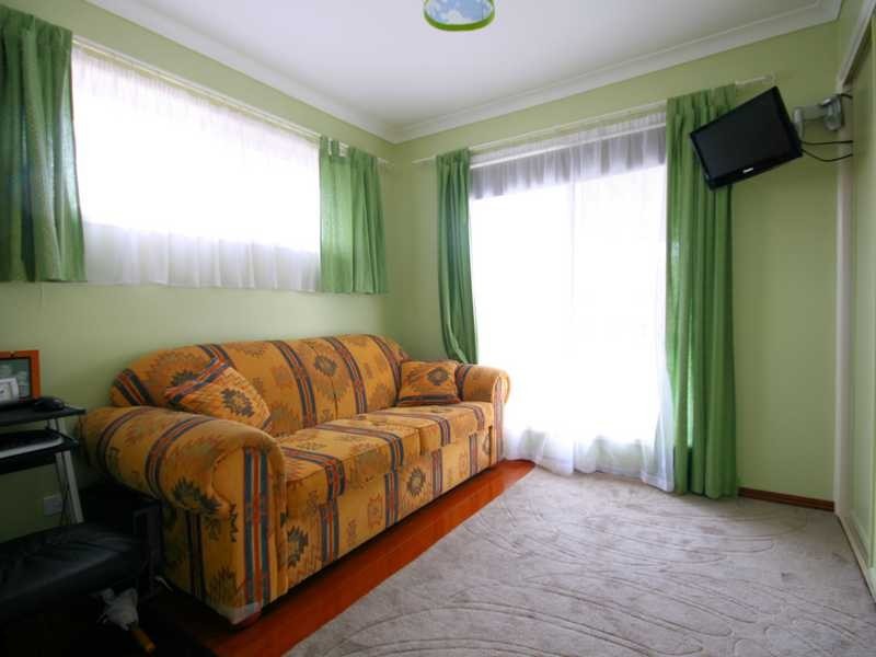 18 Ku-Ring-Gai Close, Loganholme QLD 4129