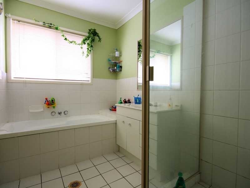 18 Ku-Ring-Gai Close, Loganholme QLD 4129