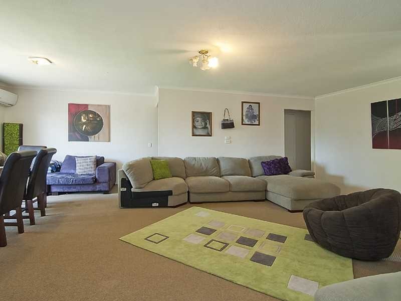 4 Edgehill Cr, Springwood QLD 4127