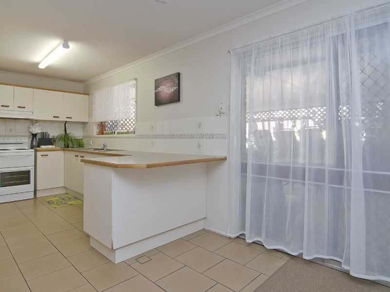 4 Edgehill Cr, Springwood QLD 4127