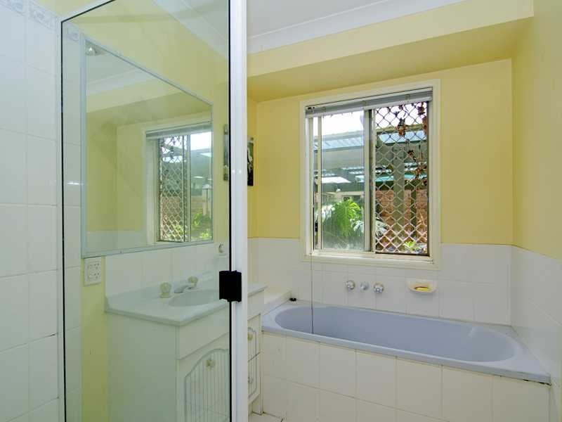 5 Wood Cl, Loganholme QLD 4129