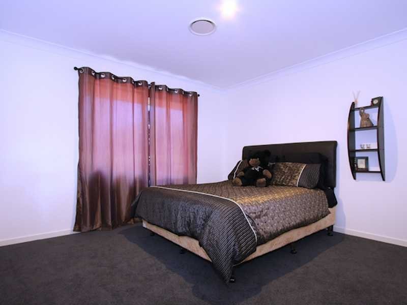 68 John Markwell Pde, Daisy Hill QLD 4127