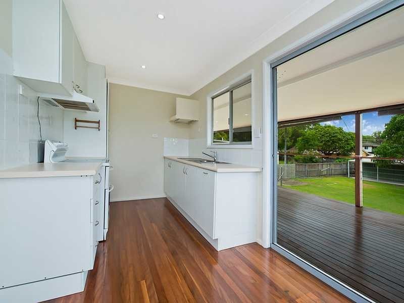 26 Lake Road, Slacks Creek QLD 4127