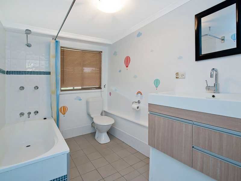 26 Lake Road, Slacks Creek QLD 4127