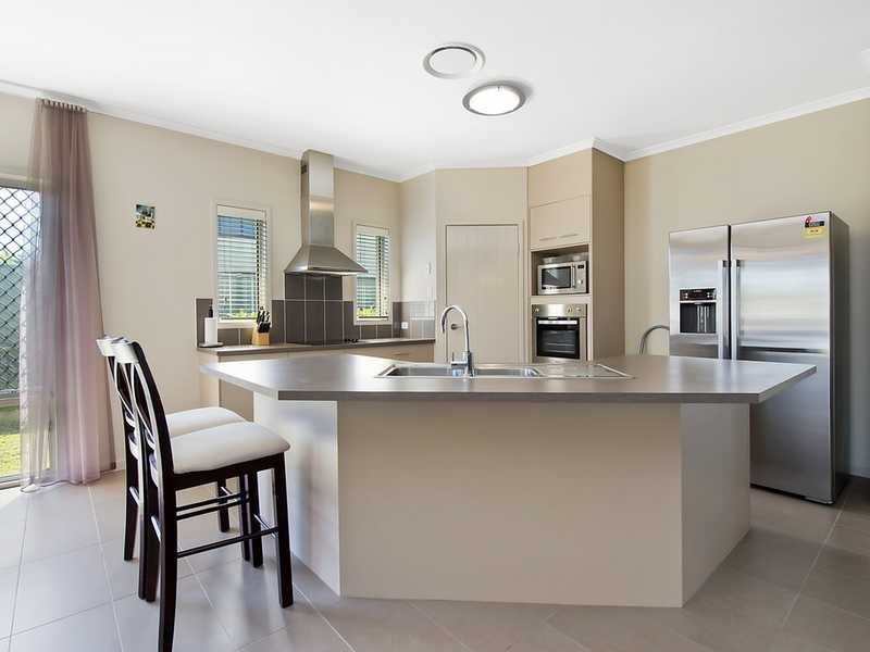 18 Dennis Vale Drive, Daisy Hill QLD 4127