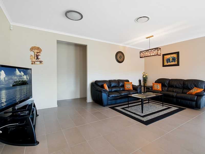 18 Dennis Vale Drive, Daisy Hill QLD 4127