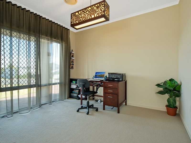 18 Dennis Vale Drive, Daisy Hill QLD 4127