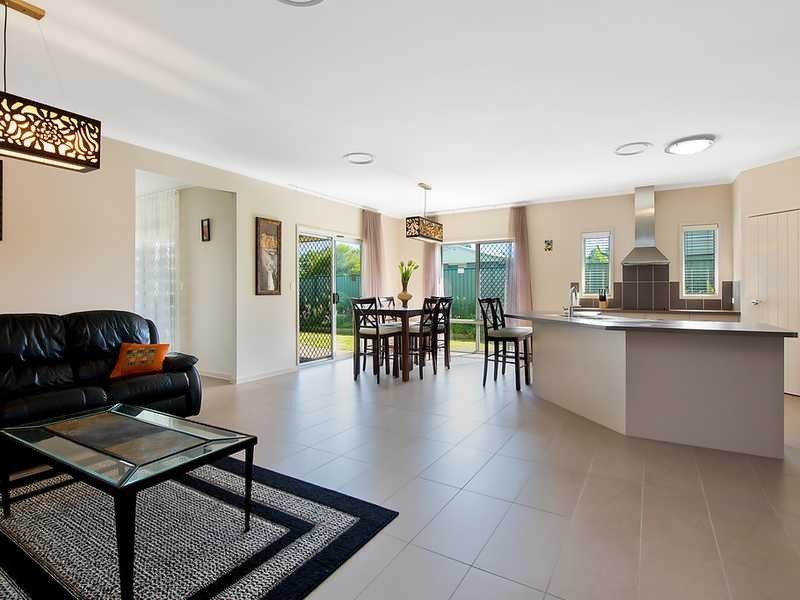 18 Dennis Vale Drive, Daisy Hill QLD 4127