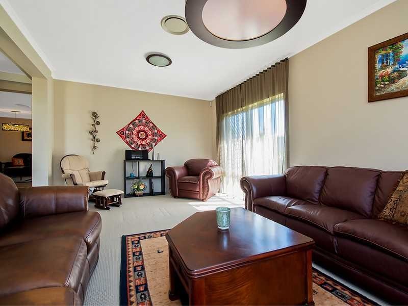 18 Dennis Vale Drive, Daisy Hill QLD 4127