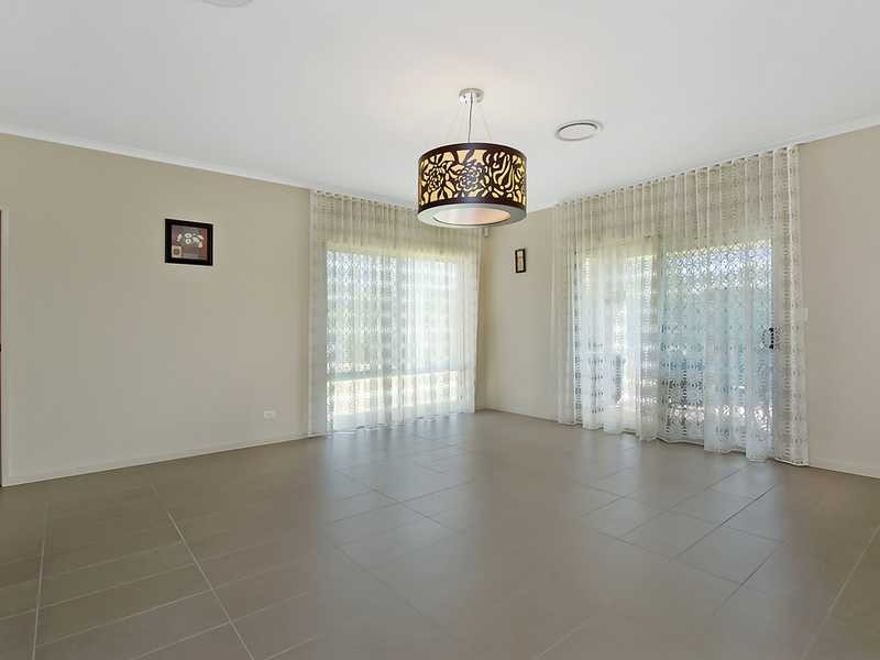 18 Dennis Vale Drive, Daisy Hill QLD 4127