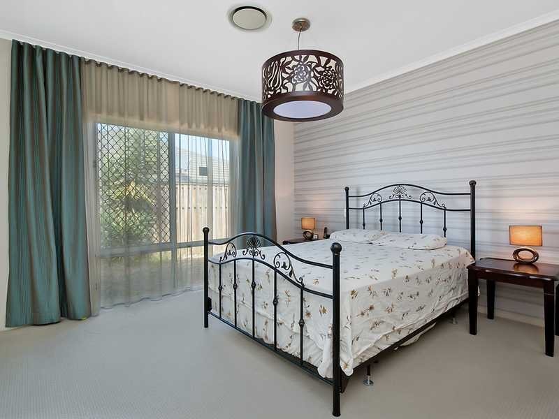 18 Dennis Vale Drive, Daisy Hill QLD 4127