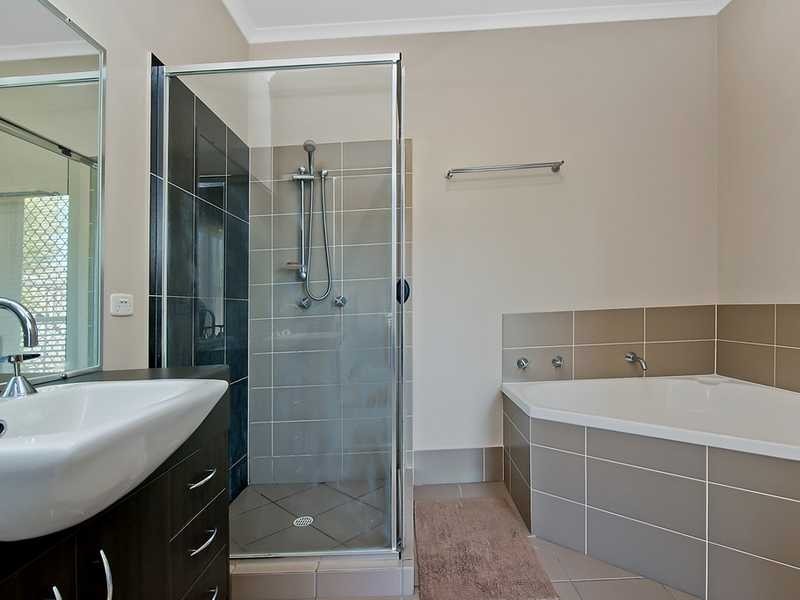 18 Dennis Vale Drive, Daisy Hill QLD 4127