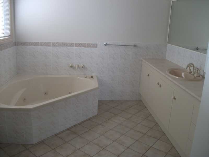 176 Parkview Cres, Cornubia QLD 4130