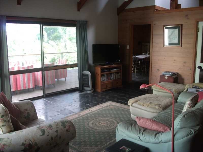 8 Highview  St, Daisy Hill QLD 4127