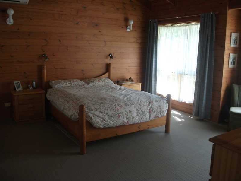 8 Highview  St, Daisy Hill QLD 4127