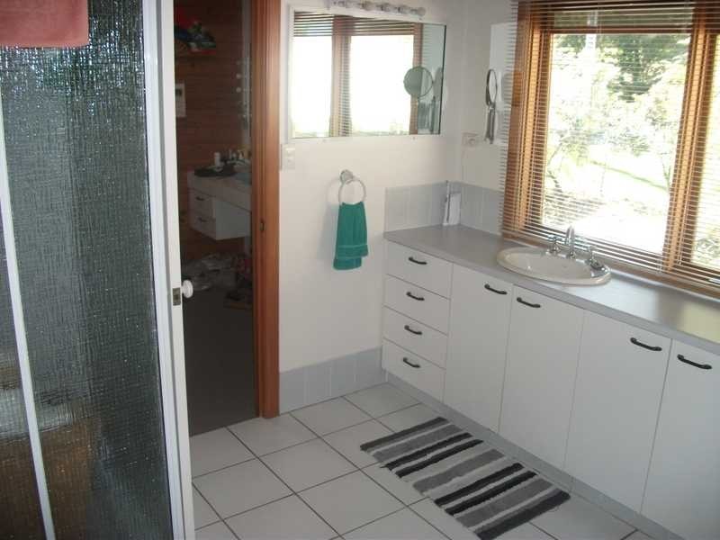 8 Highview  St, Daisy Hill QLD 4127