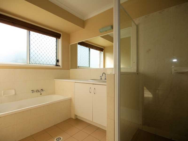 9 Ambat Court, Tanah Merah QLD 4128