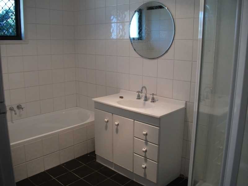 10 Jeanette Ave, Springwood QLD 4127