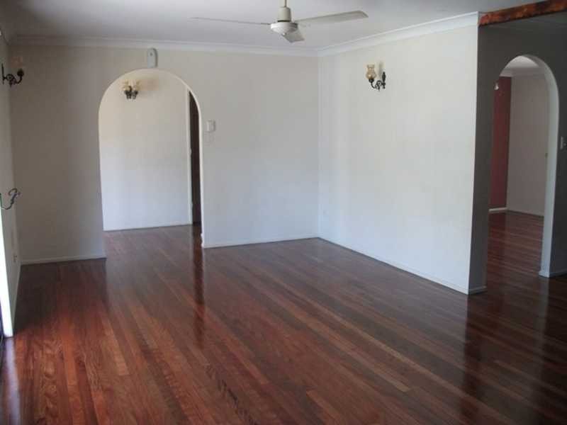 10 Jeanette Ave, Springwood QLD 4127