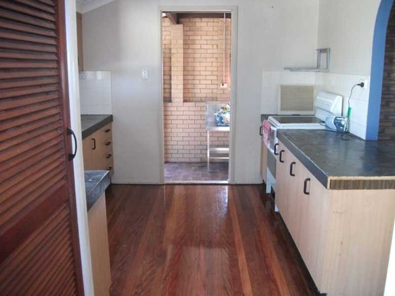 10 Jeanette Ave, Springwood QLD 4127