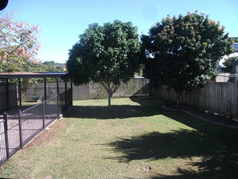 10 Jeanette Ave, Springwood QLD 4127