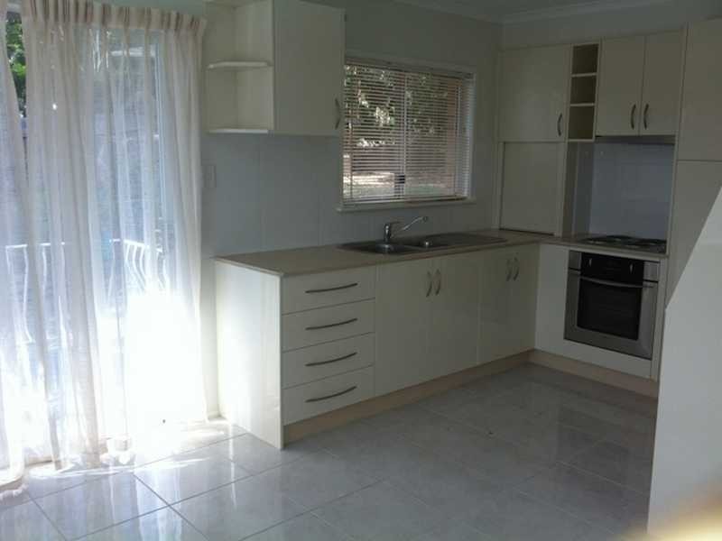 8 Cynthia Crescent, Springwood QLD 4127