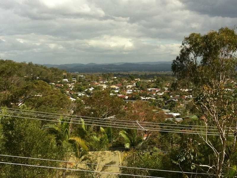 8 Cynthia Crescent, Springwood QLD 4127