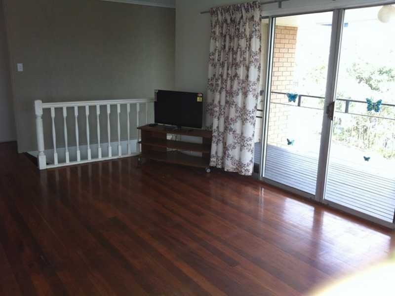 8 Cynthia Crescent, Springwood QLD 4127